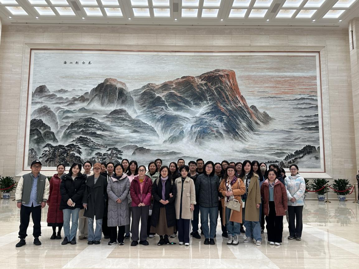 中心工會、婦委會組織參觀中國人民大學(xué)博物館家書展及中央禮品文物管理中心